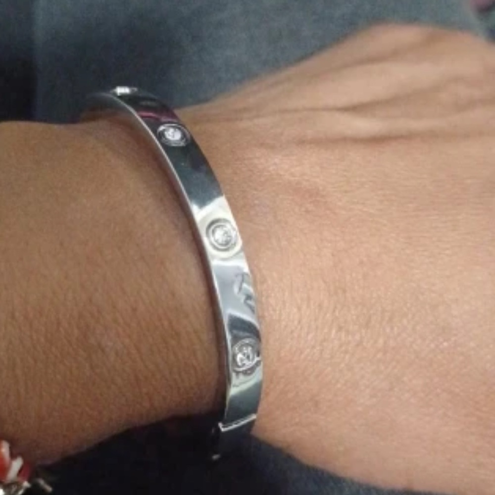 Love Bangle Round Diamond Bangle Bracelet - Picture 11 of 14